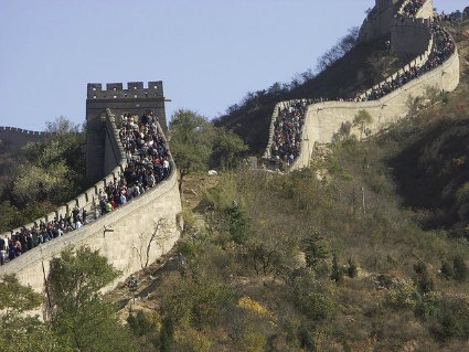 Crowds at the Great Wall during Holidays