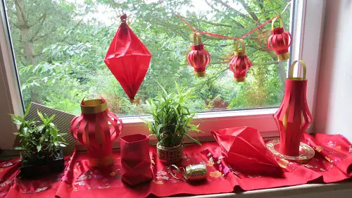 How to Make / Craft DIY Chinese Paper Lanterns  Lanternes chinoises, Décorations  chinoises, Décorations nouvel an chinois